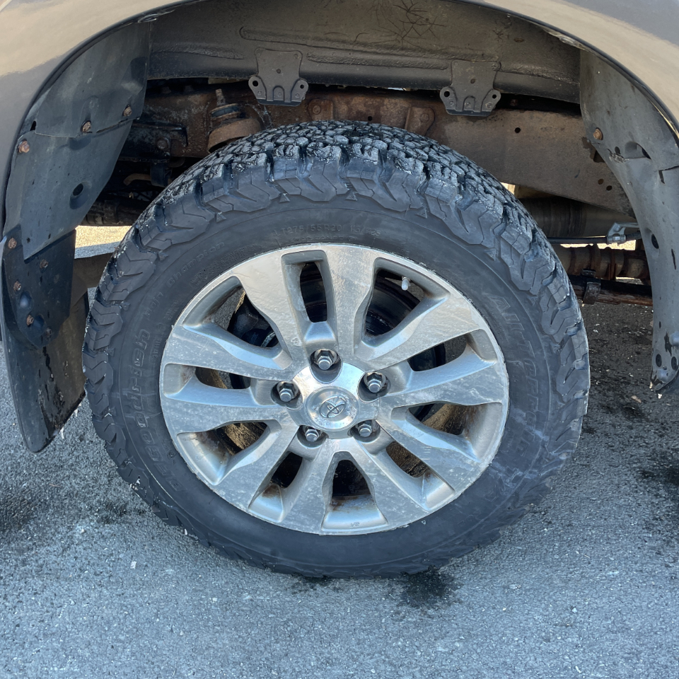 Toyota Tundra 4WD Truck CrewMax 5.7L V8 6-Spd AT LTD (Natl) 2012