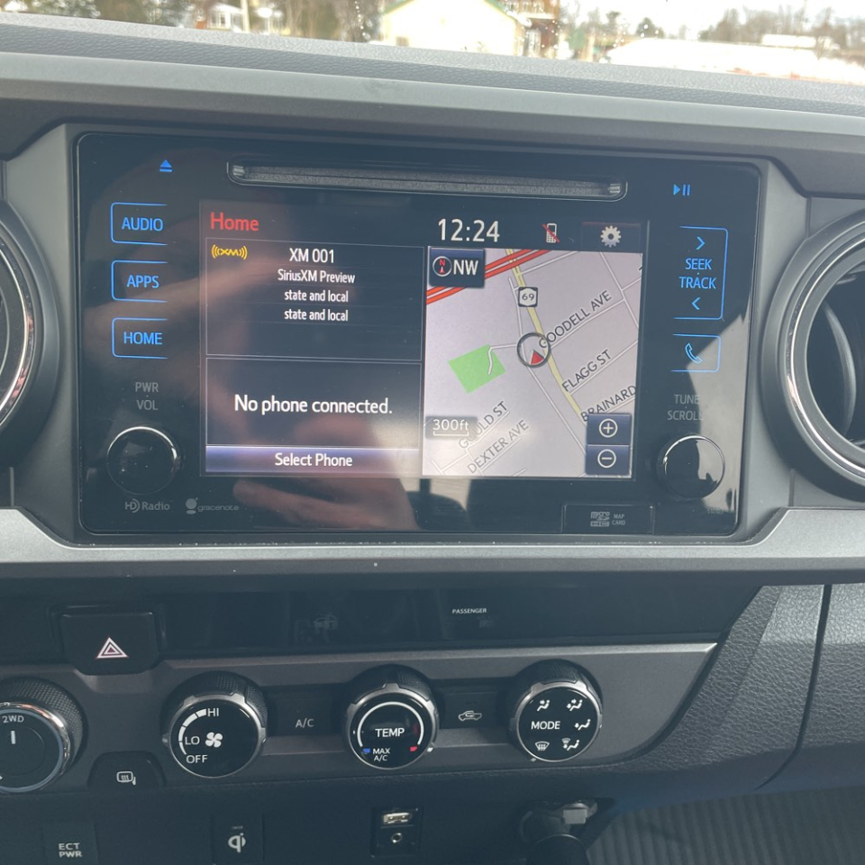 Toyota Tacoma 4WD Double Cab V6 AT SR (Natl) 2016