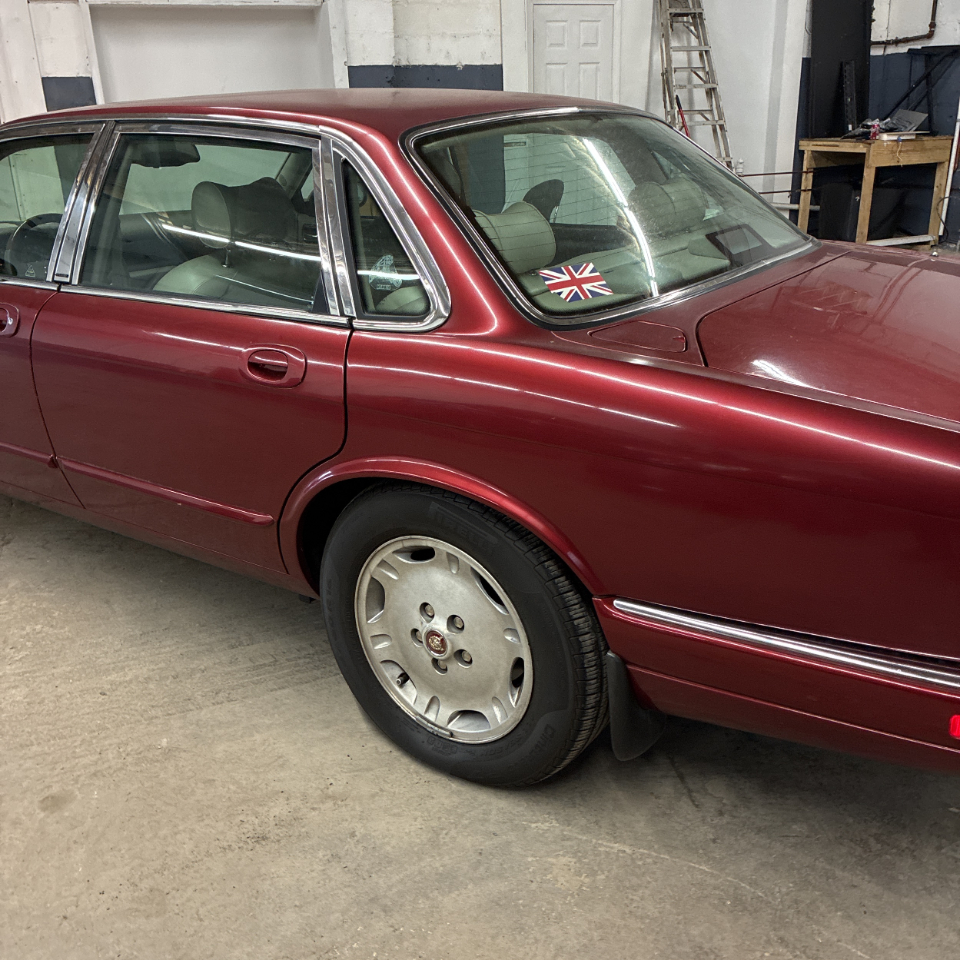 Jaguar XJ Series Sedan 4dr Sdn 4.0L 1996