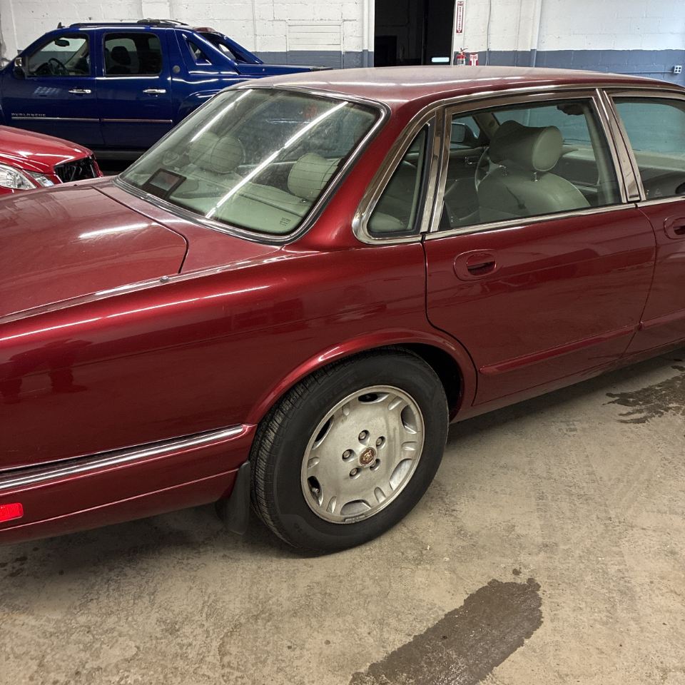Jaguar XJ Series Sedan 4dr Sdn 4.0L 1996