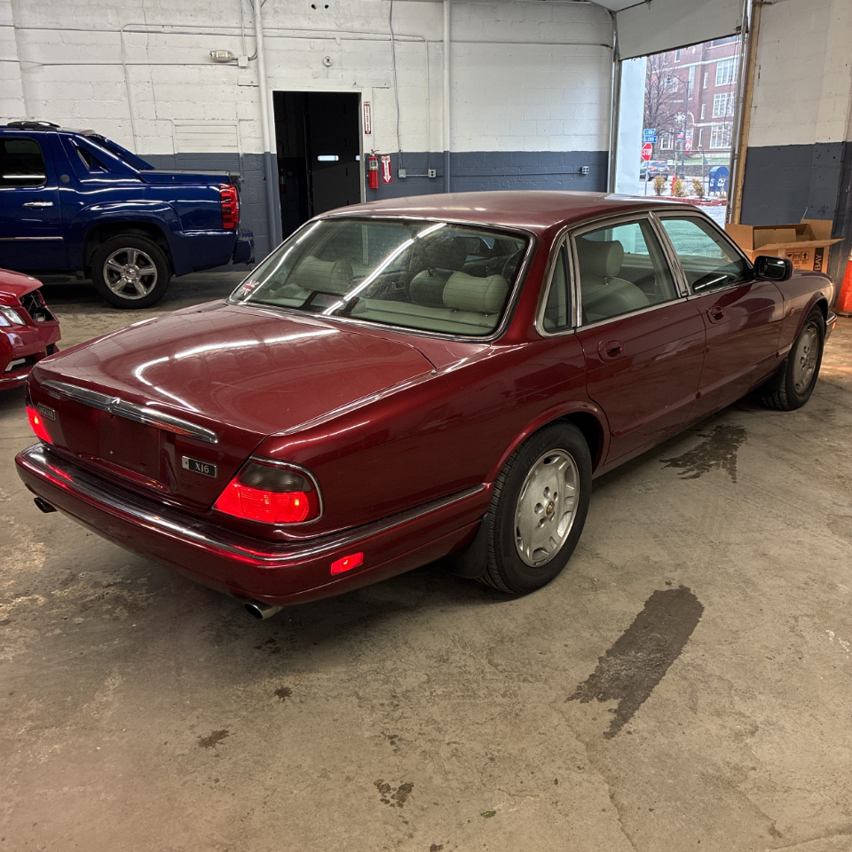 Jaguar XJ Series Sedan 4dr Sdn 4.0L 1996