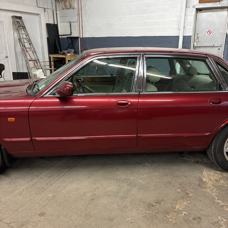 Jaguar XJ Series Sedan 4dr Sdn 4.0L 1996