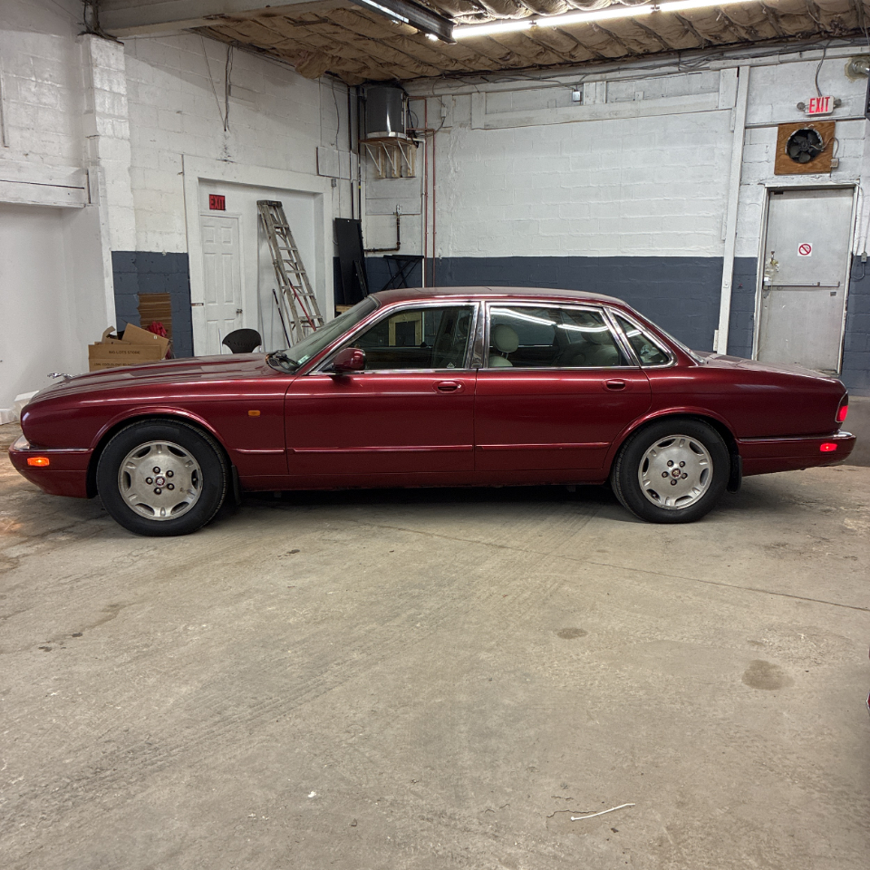 Jaguar XJ Series Sedan 4dr Sdn 4.0L 1996