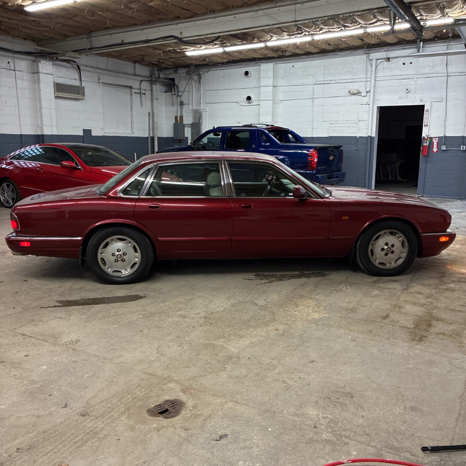Jaguar XJ Series Sedan 4dr Sdn 4.0L 1996