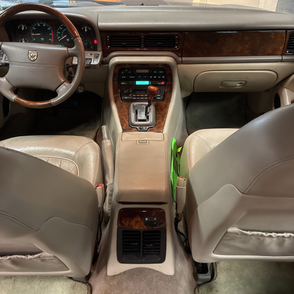 Jaguar XJ Series Sedan 4dr Sdn 4.0L 1996