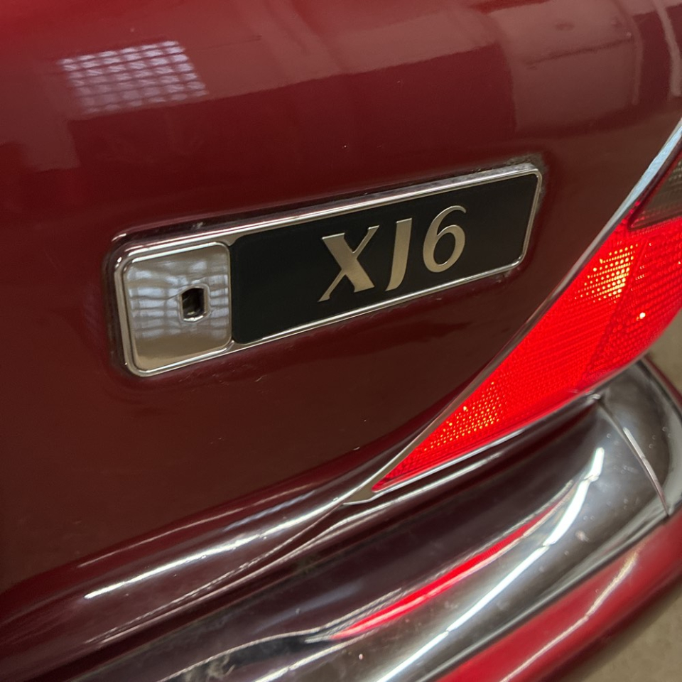 Jaguar XJ Series Sedan 4dr Sdn 4.0L 1996