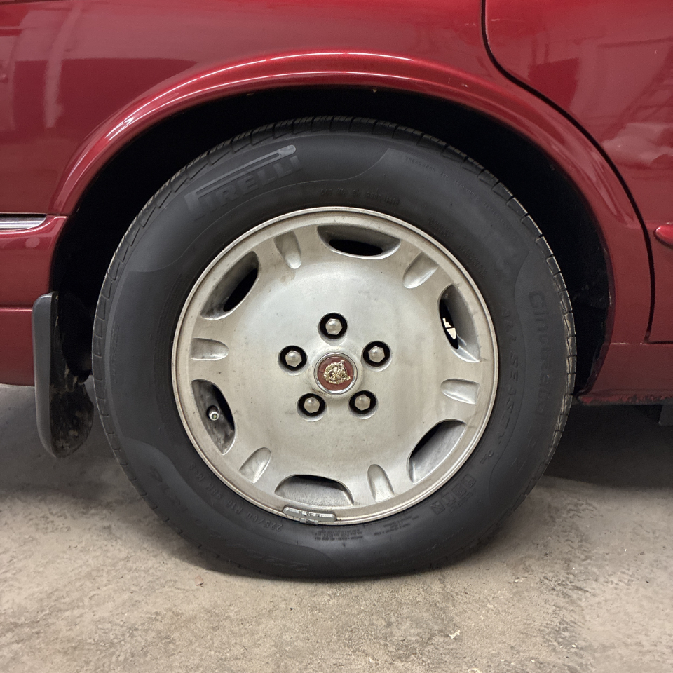 Jaguar XJ Series Sedan 4dr Sdn 4.0L 1996