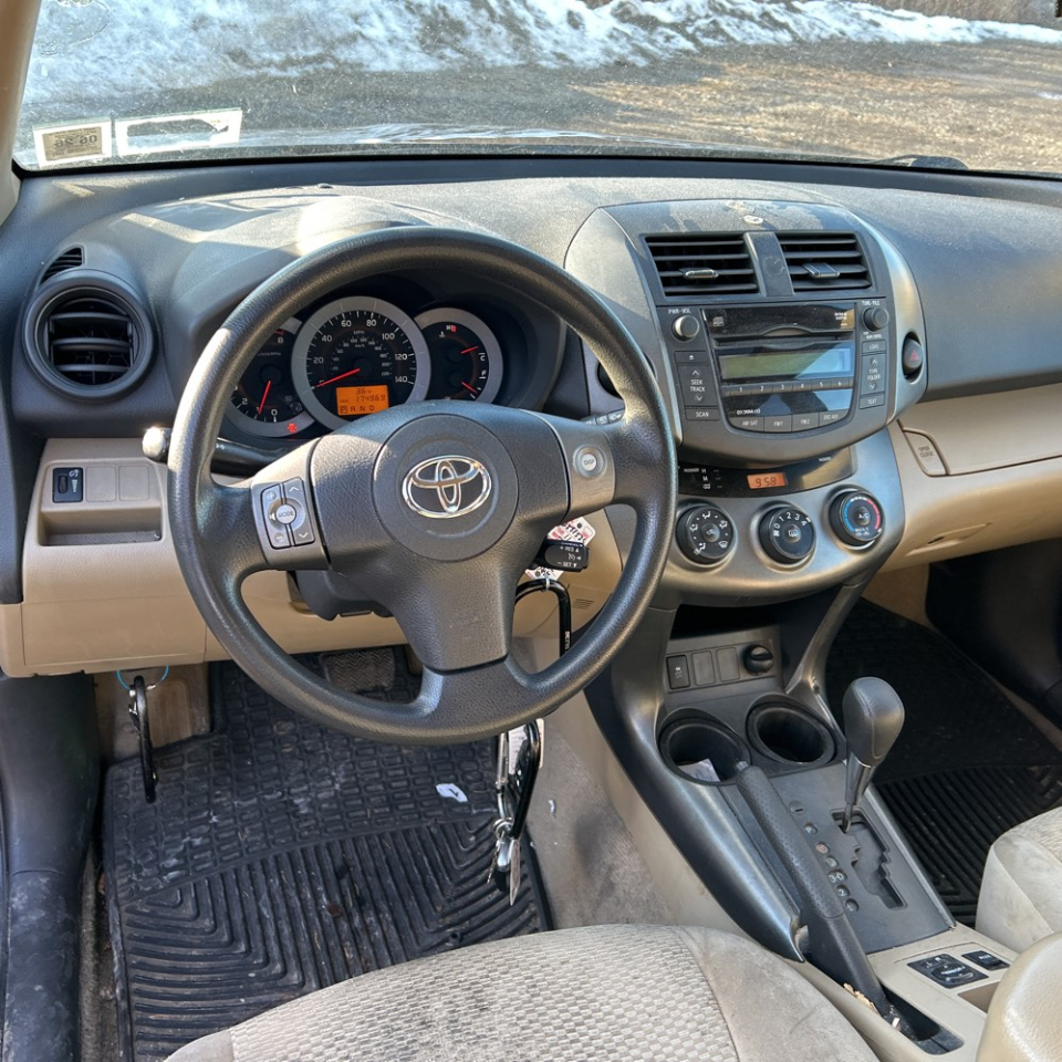 Toyota RAV4 4WD 4dr 4-cyl 4-Spd AT (Natl) 2011