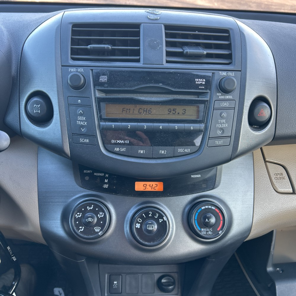 Toyota RAV4 4WD 4dr 4-cyl 4-Spd AT (Natl) 2011