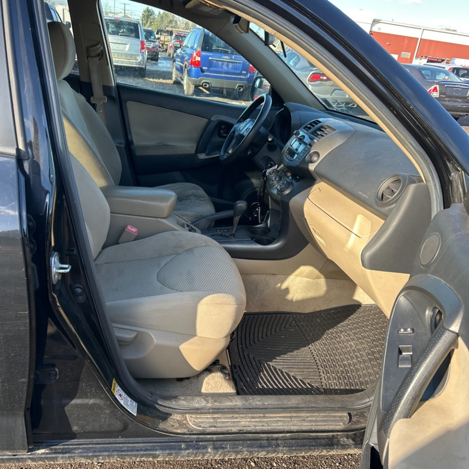 Toyota RAV4 4WD 4dr 4-cyl 4-Spd AT (Natl) 2011