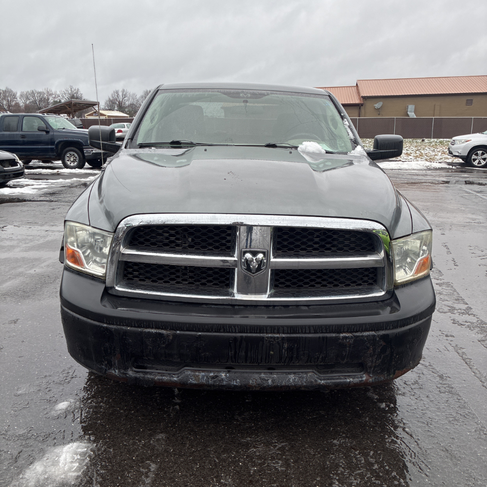 Dodge Ram 1500 4WD Quad Cab 140.5" ST 2010