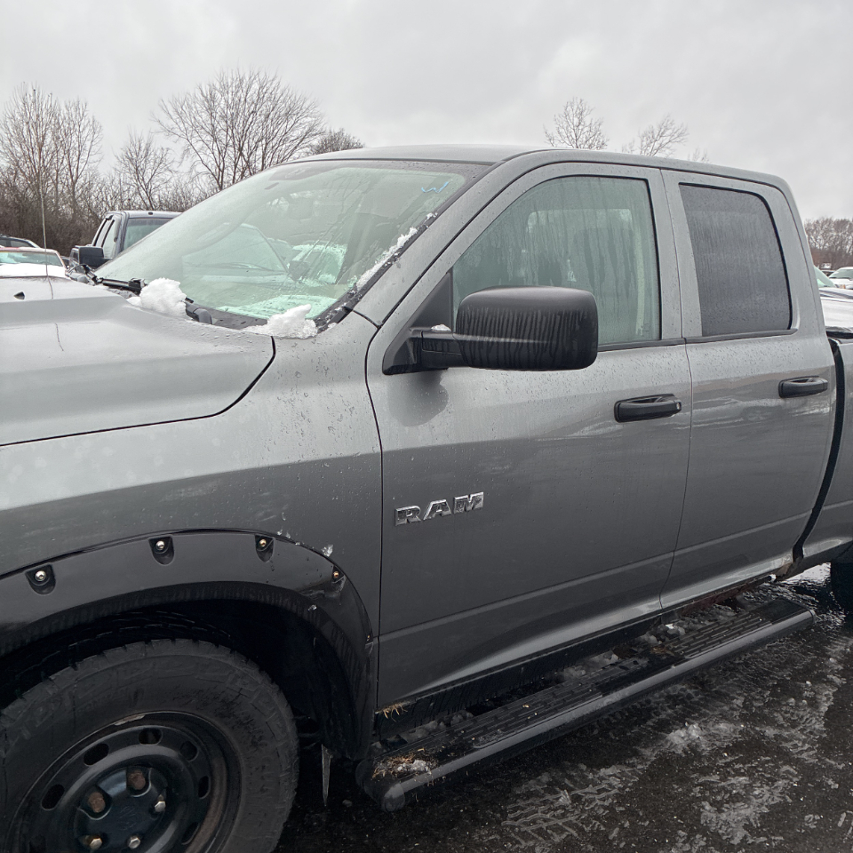Dodge Ram 1500 4WD Quad Cab 140.5" ST 2010
