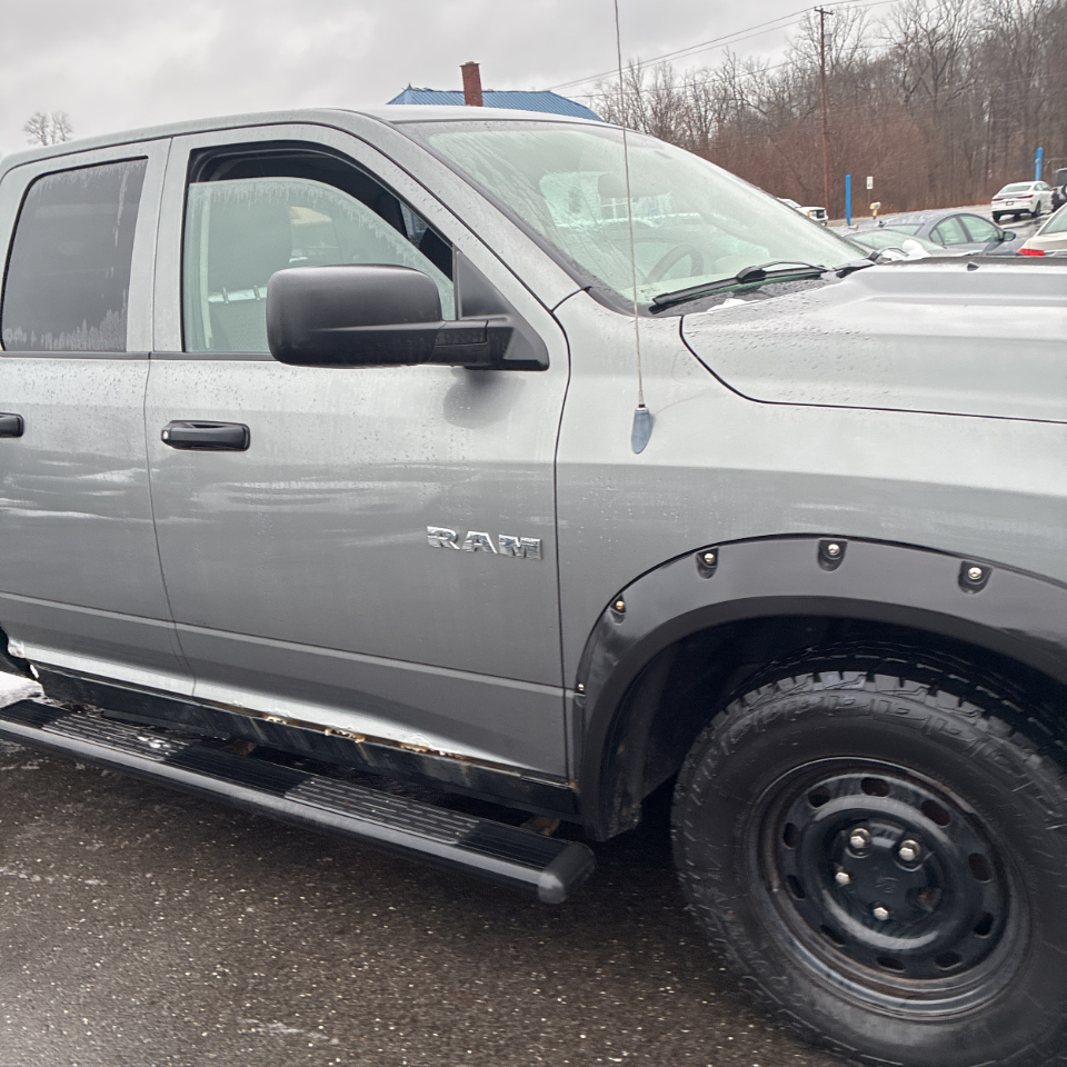 Dodge Ram 1500 4WD Quad Cab 140.5" ST 2010