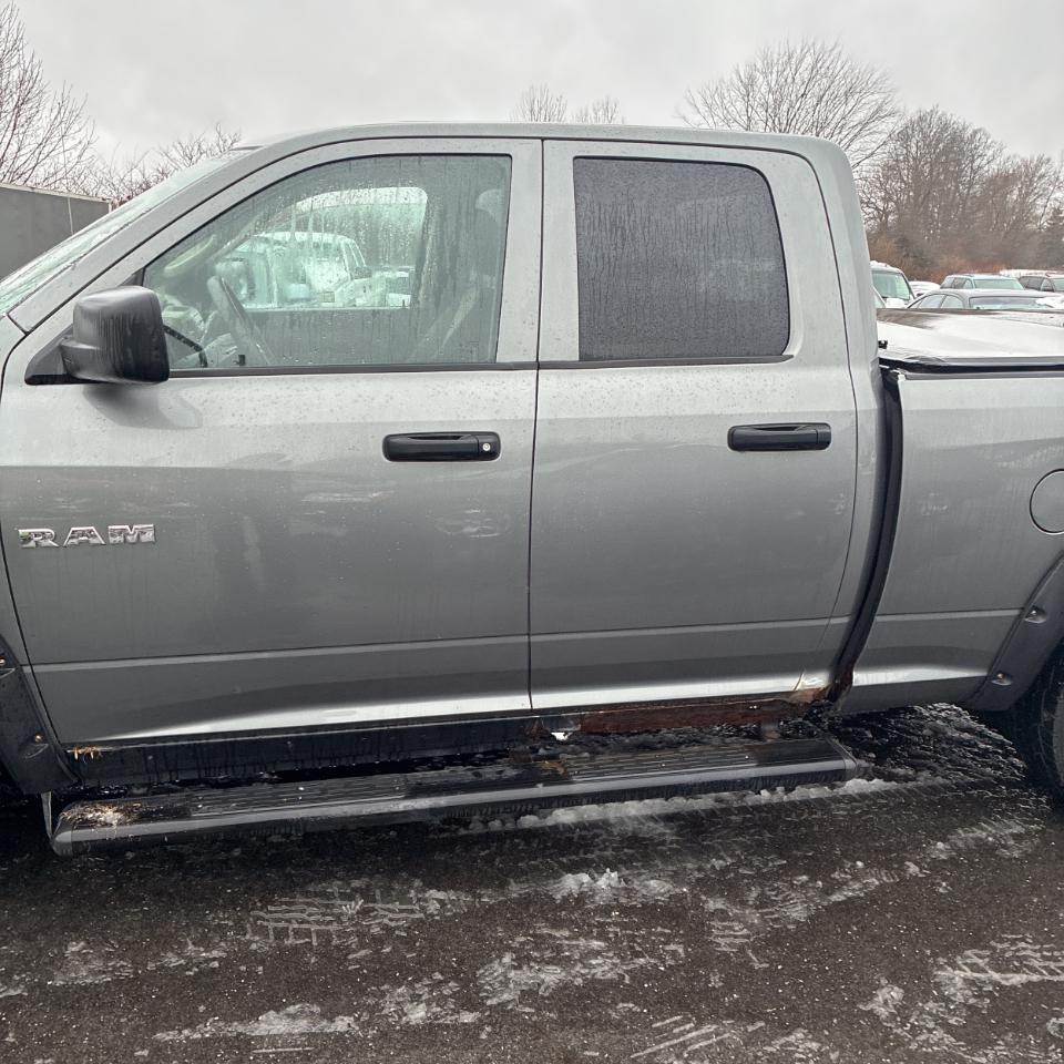 Dodge Ram 1500 4WD Quad Cab 140.5" ST 2010