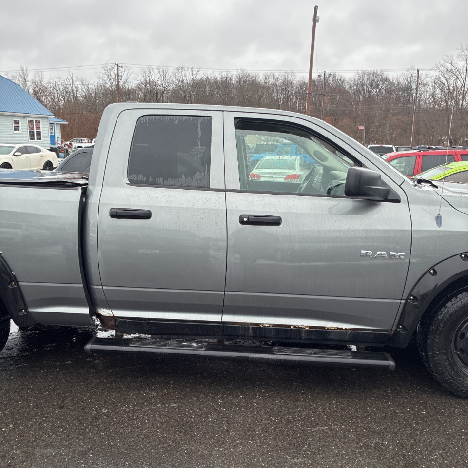 Dodge Ram 1500 4WD Quad Cab 140.5" ST 2010