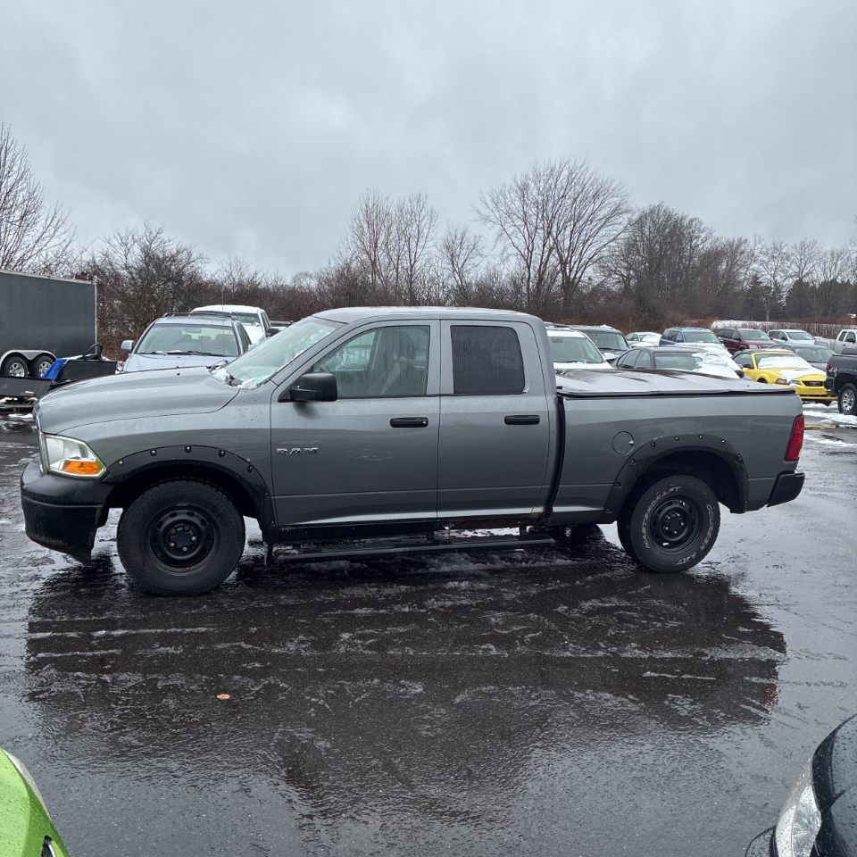 Dodge Ram 1500 4WD Quad Cab 140.5" ST 2010