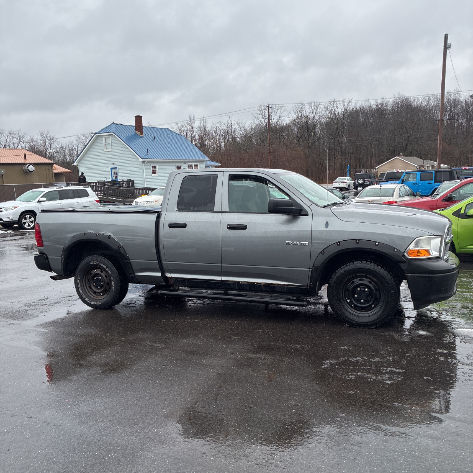 Dodge Ram 1500 4WD Quad Cab 140.5" ST 2010
