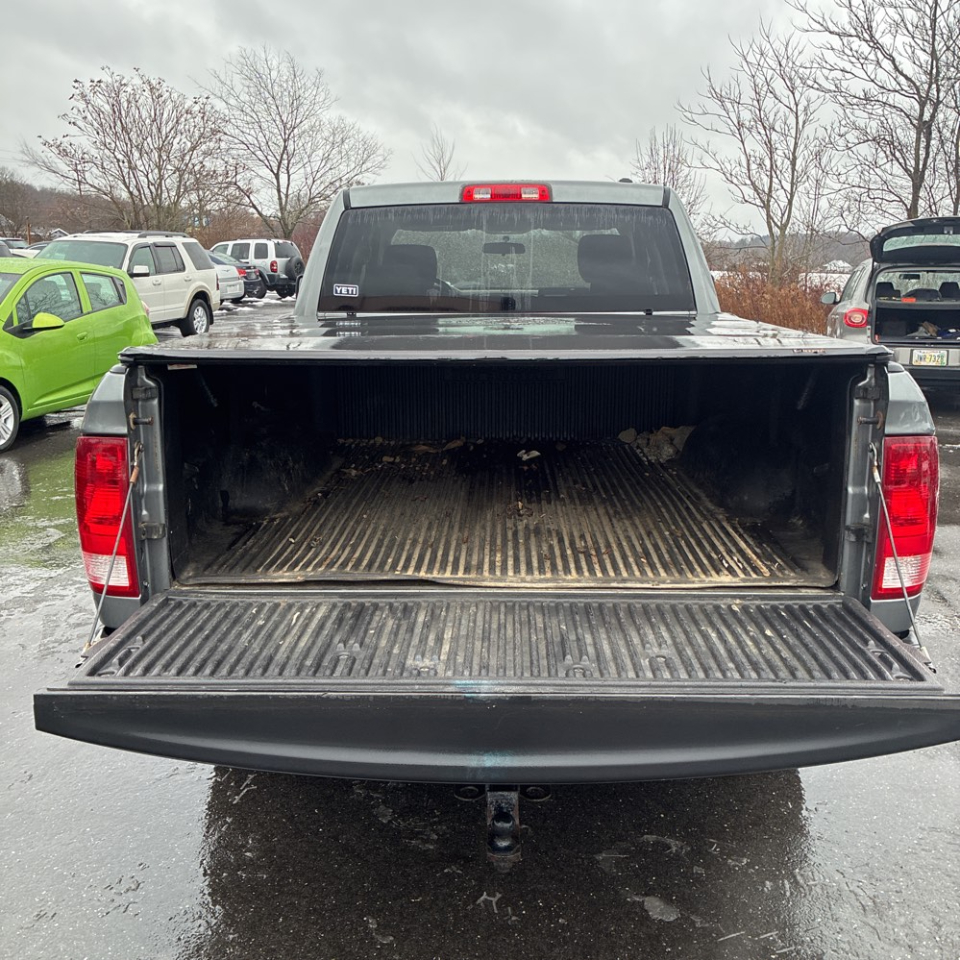 Dodge Ram 1500 4WD Quad Cab 140.5" ST 2010