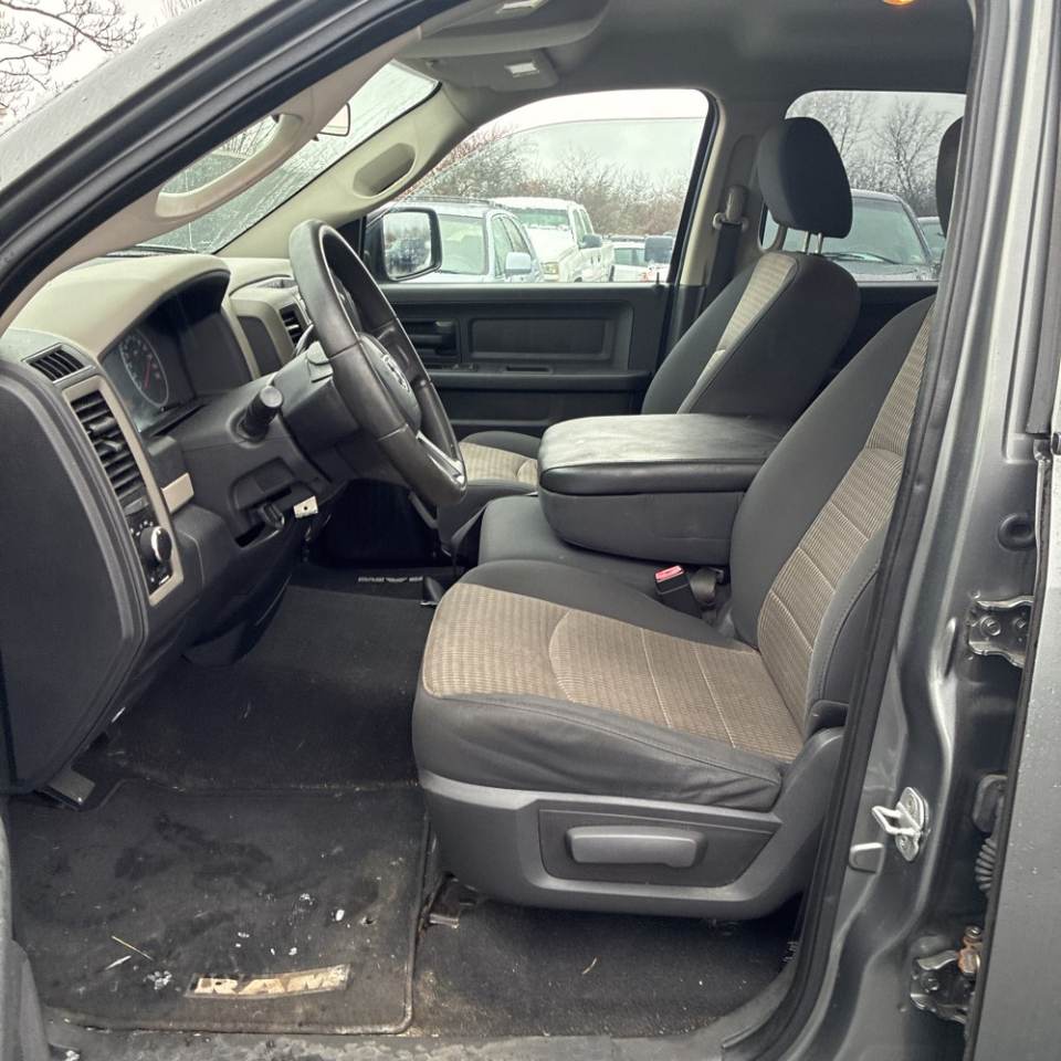 Dodge Ram 1500 4WD Quad Cab 140.5" ST 2010