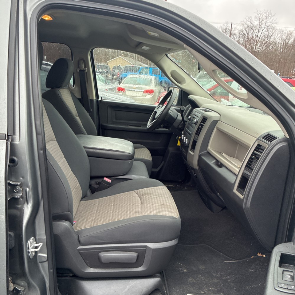 Dodge Ram 1500 4WD Quad Cab 140.5" ST 2010