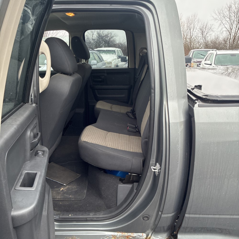 Dodge Ram 1500 4WD Quad Cab 140.5" ST 2010