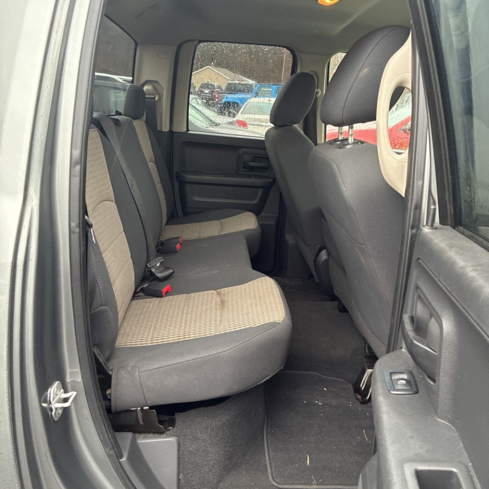 Dodge Ram 1500 4WD Quad Cab 140.5" ST 2010