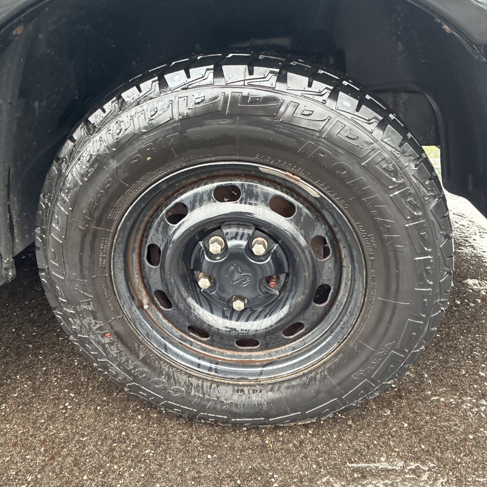 Dodge Ram 1500 4WD Quad Cab 140.5" ST 2010