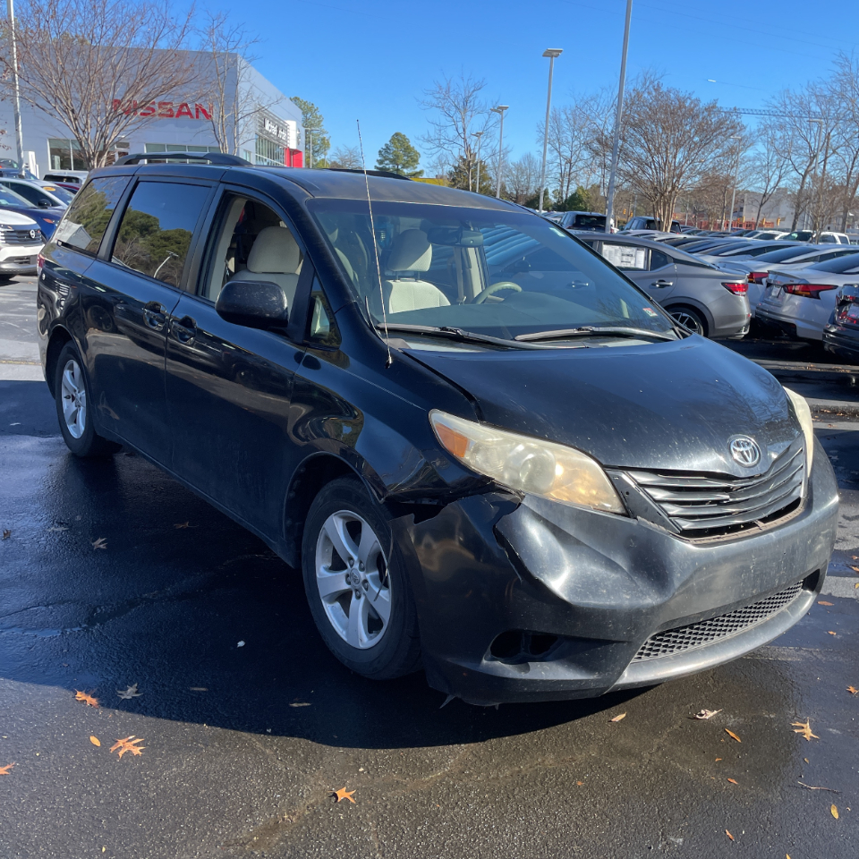 Toyota Sienna 5dr 8-Pass Van LE FWD (Natl) 2011