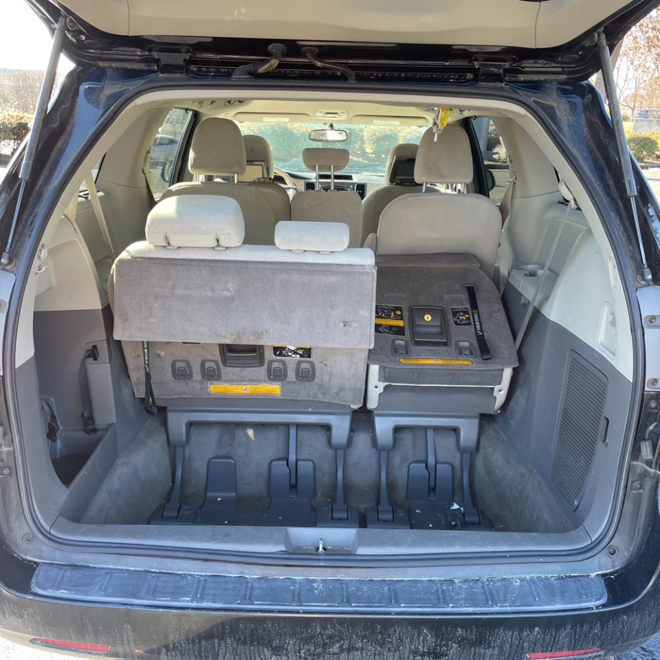 Toyota Sienna 5dr 8-Pass Van LE FWD (Natl) 2011