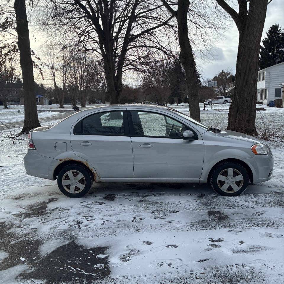 Chevrolet Aveo 4dr Sdn LS 2011