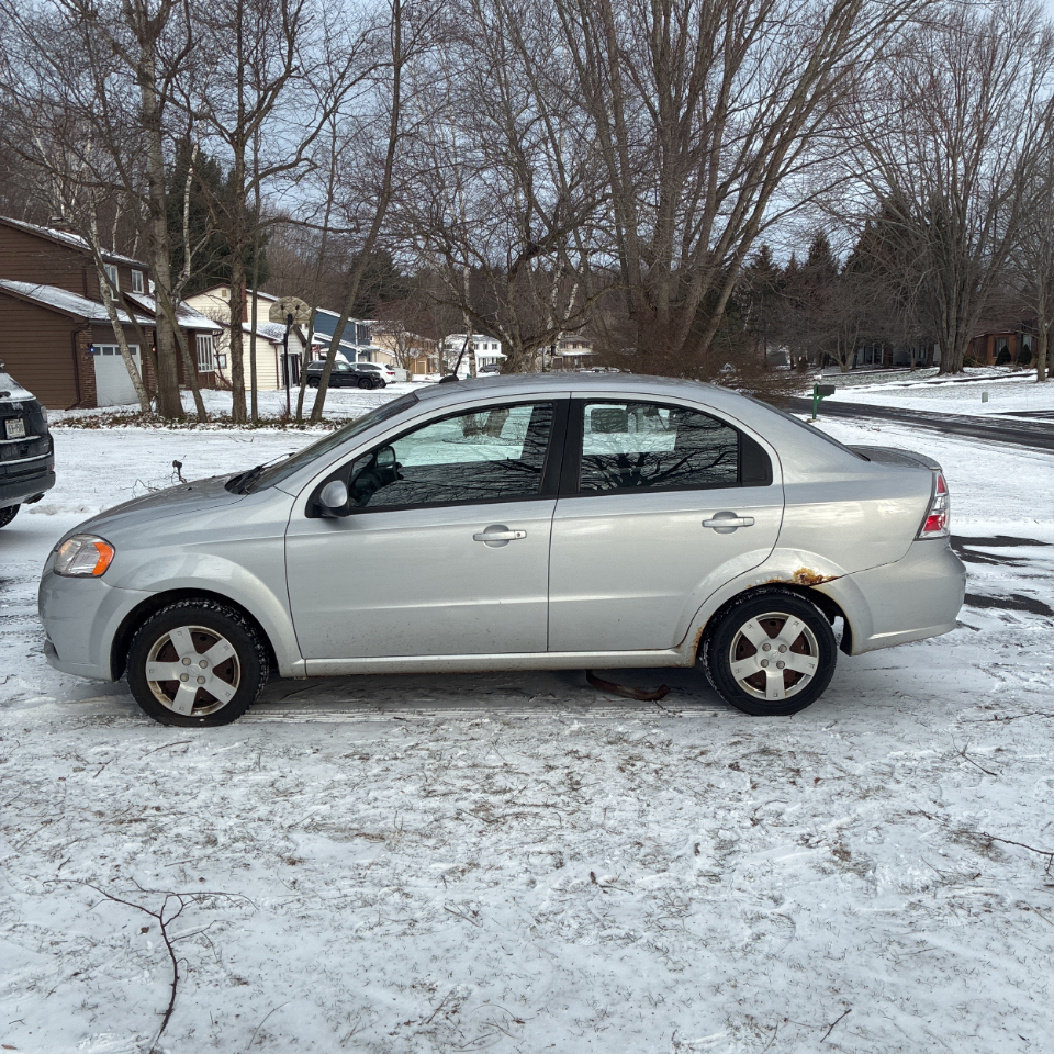 Chevrolet Aveo 4dr Sdn LS 2011