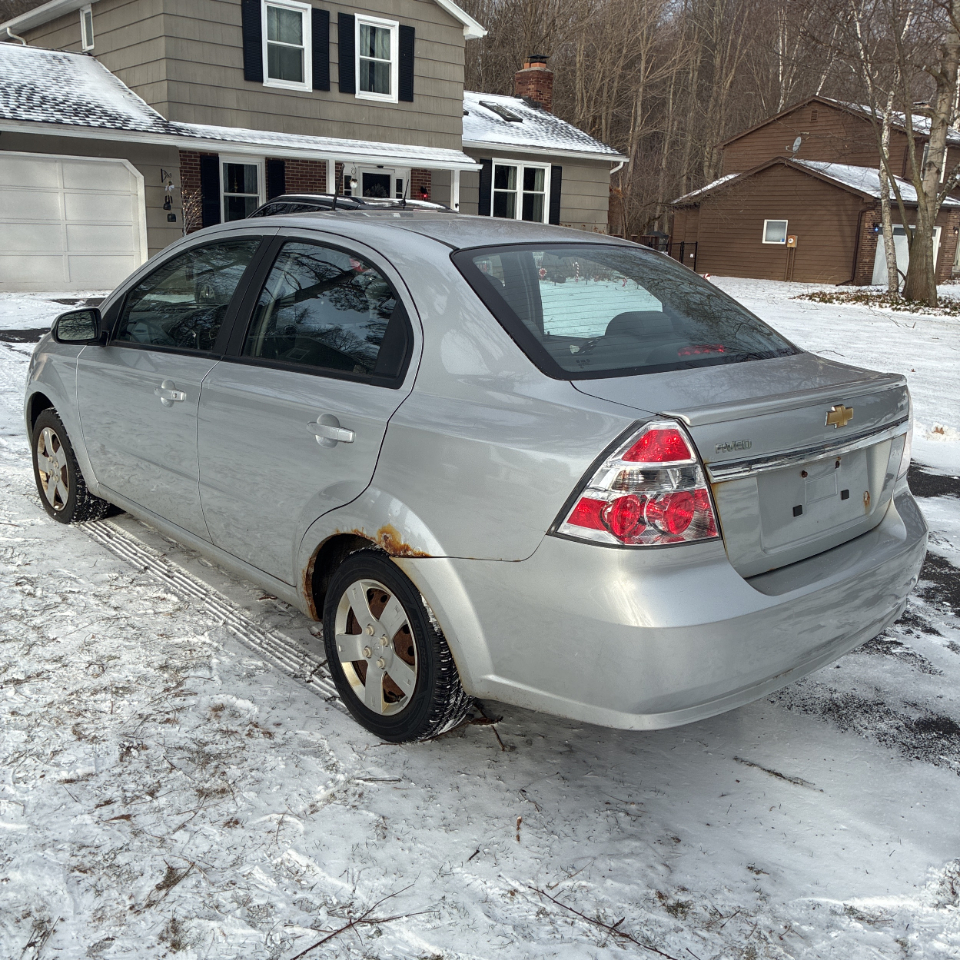 Chevrolet Aveo 4dr Sdn LS 2011