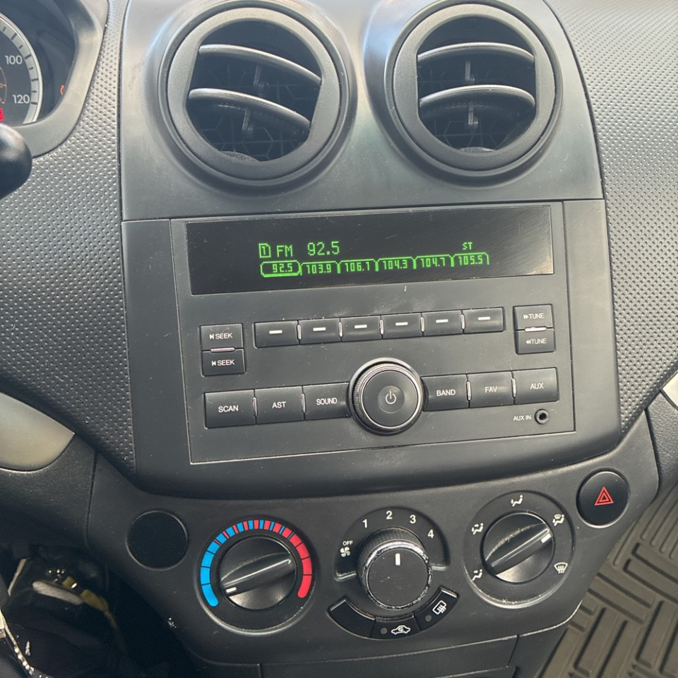 Chevrolet Aveo 4dr Sdn LS 2011