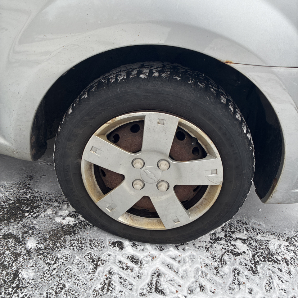 Chevrolet Aveo 4dr Sdn LS 2011