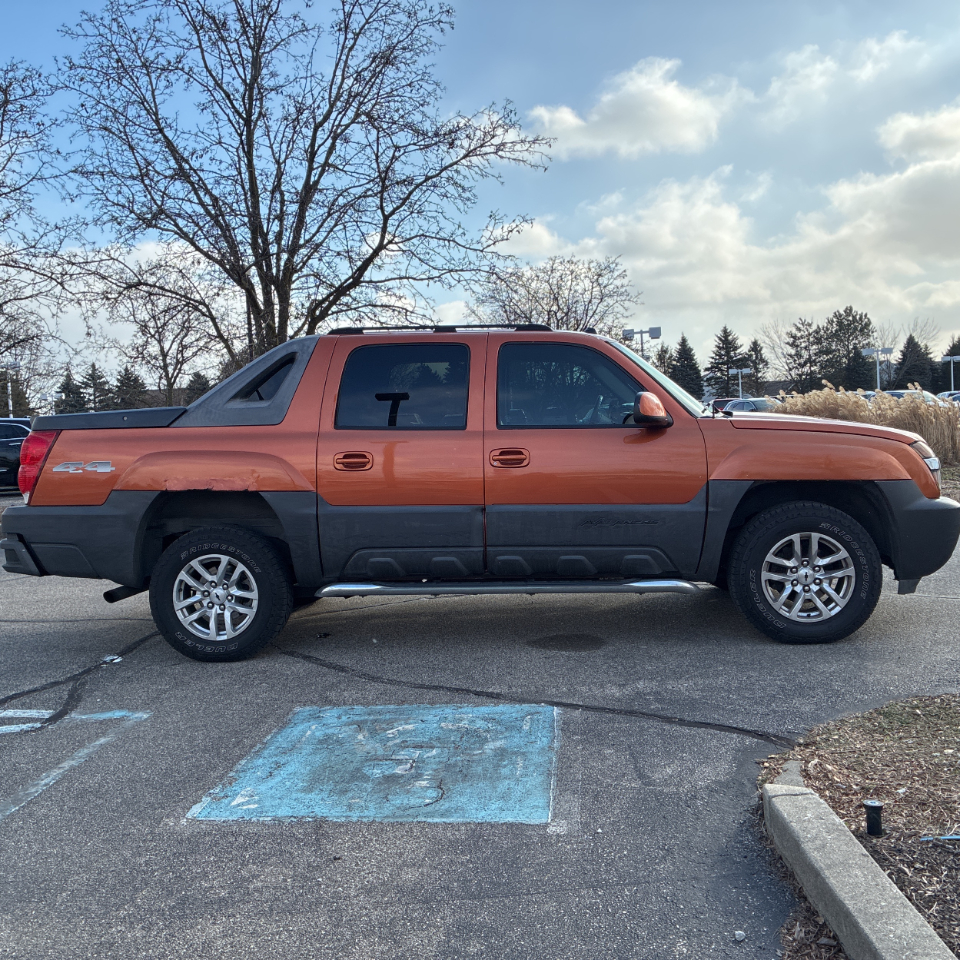 Chevrolet Avalanche 1500 5dr Crew Cab 130" WB 4WD LS 2005
