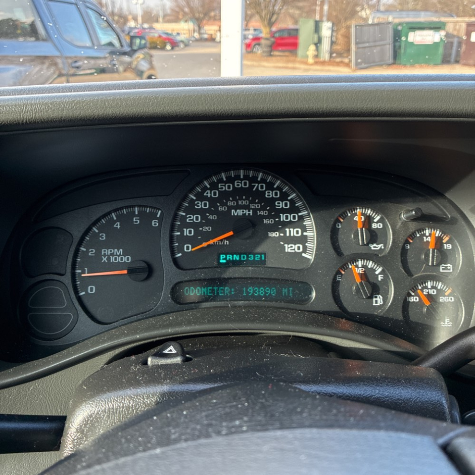 Chevrolet Avalanche 1500 5dr Crew Cab 130" WB 4WD LS 2005