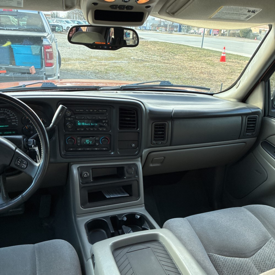 Chevrolet Avalanche 1500 5dr Crew Cab 130" WB 4WD LS 2005