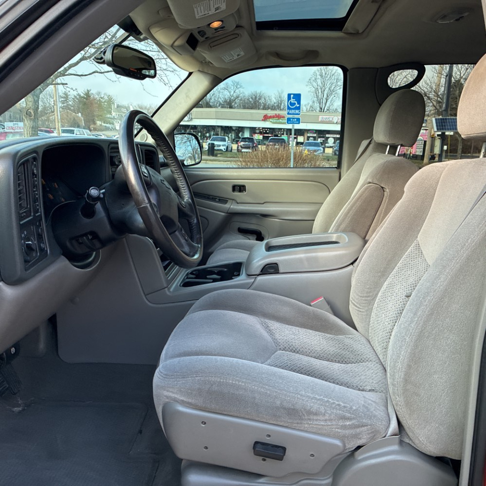 Chevrolet Avalanche 1500 5dr Crew Cab 130" WB 4WD LS 2005