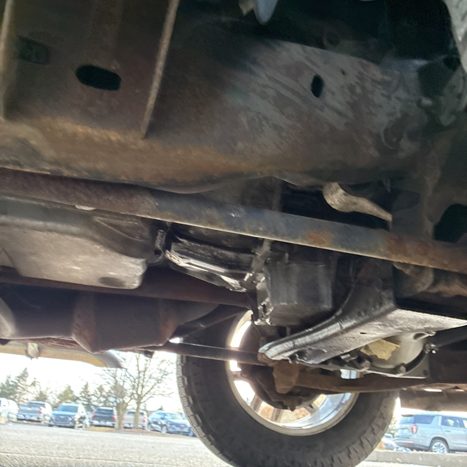 Chevrolet Avalanche 1500 5dr Crew Cab 130" WB 4WD LS 2005