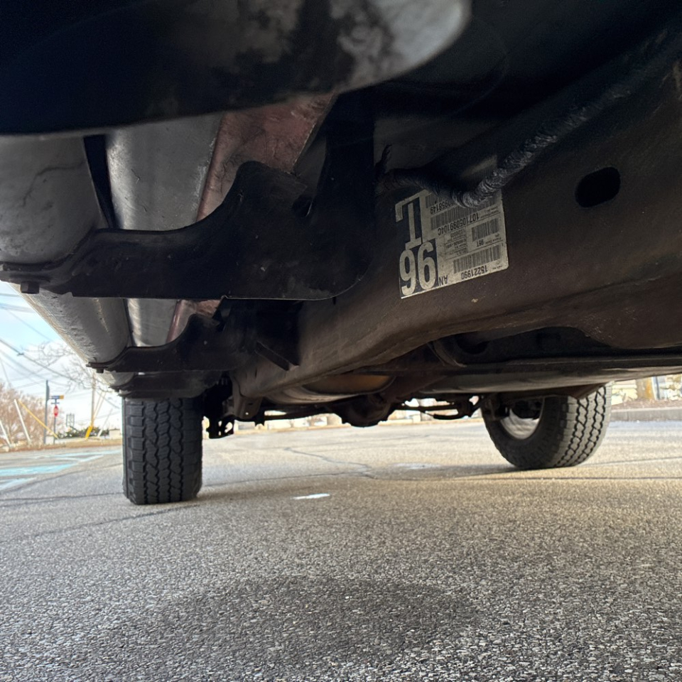 Chevrolet Avalanche 1500 5dr Crew Cab 130" WB 4WD LS 2005