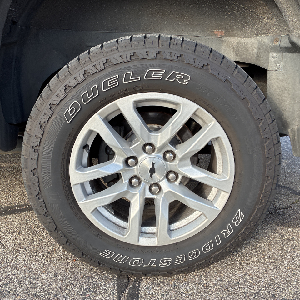 Chevrolet Avalanche 1500 5dr Crew Cab 130" WB 4WD LS 2005