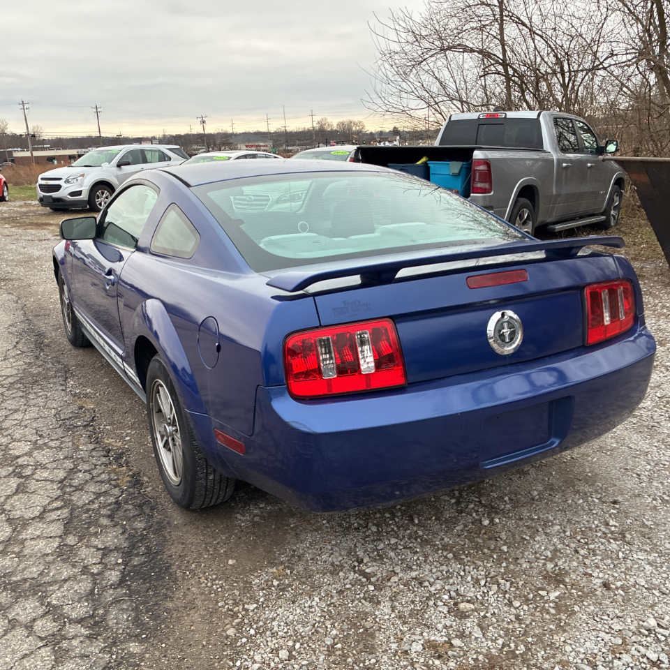 Ford Mustang 2dr Cpe Deluxe 2005