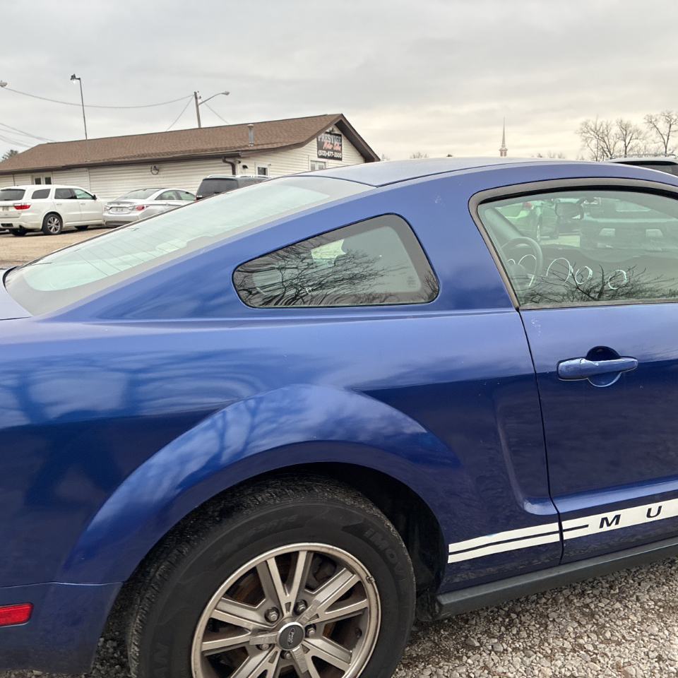 Ford Mustang 2dr Cpe Deluxe 2005