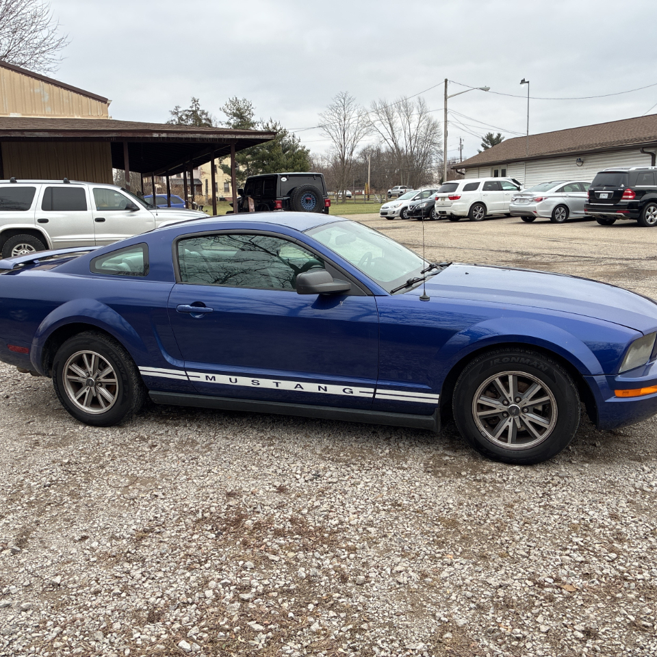 Ford Mustang 2dr Cpe Deluxe 2005