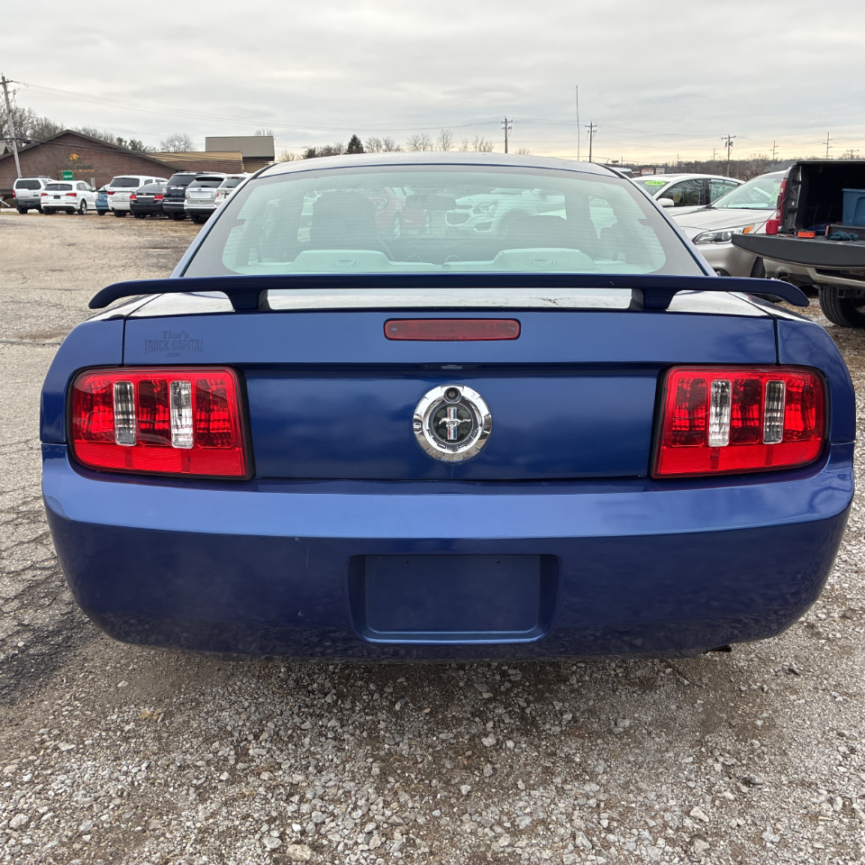 Ford Mustang 2dr Cpe Deluxe 2005