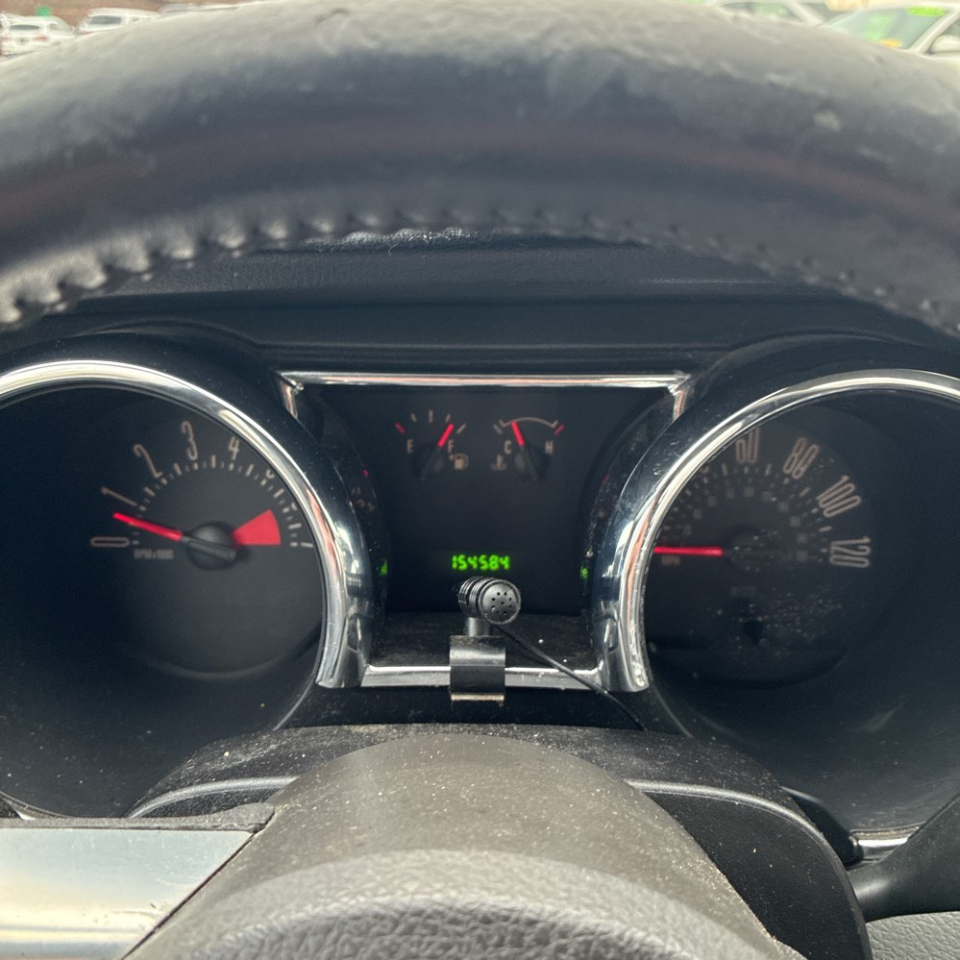 Ford Mustang 2dr Cpe Deluxe 2005