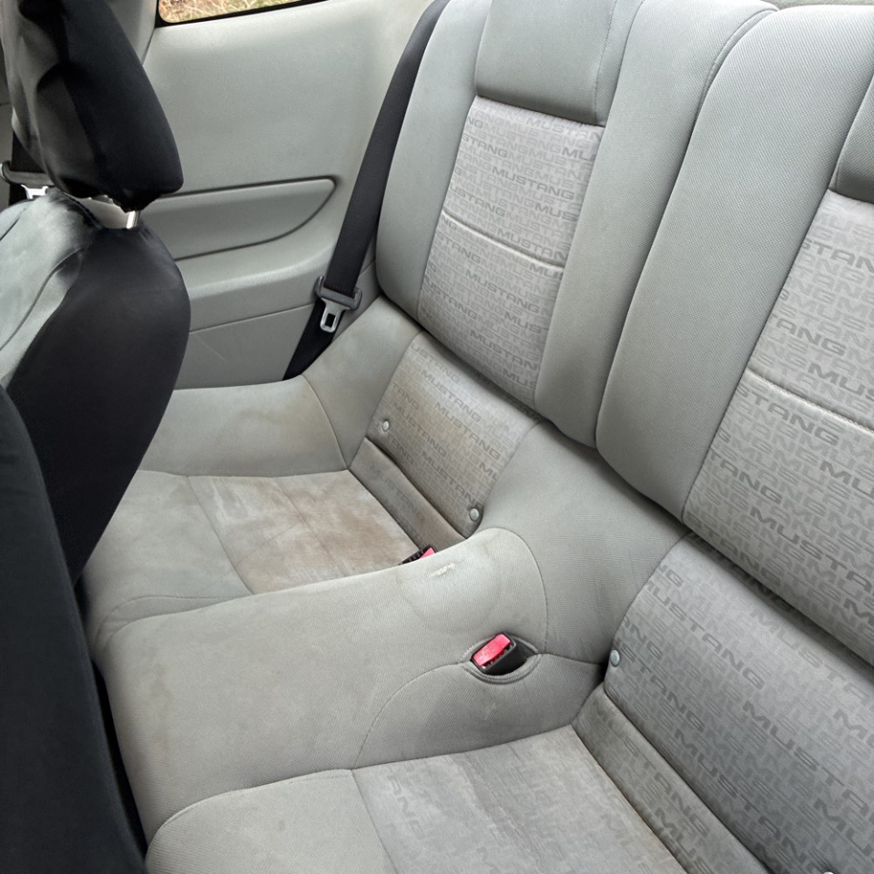 Ford Mustang 2dr Cpe Deluxe 2005