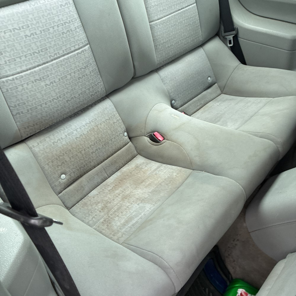 Ford Mustang 2dr Cpe Deluxe 2005