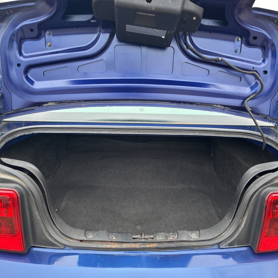 Ford Mustang 2dr Cpe Deluxe 2005