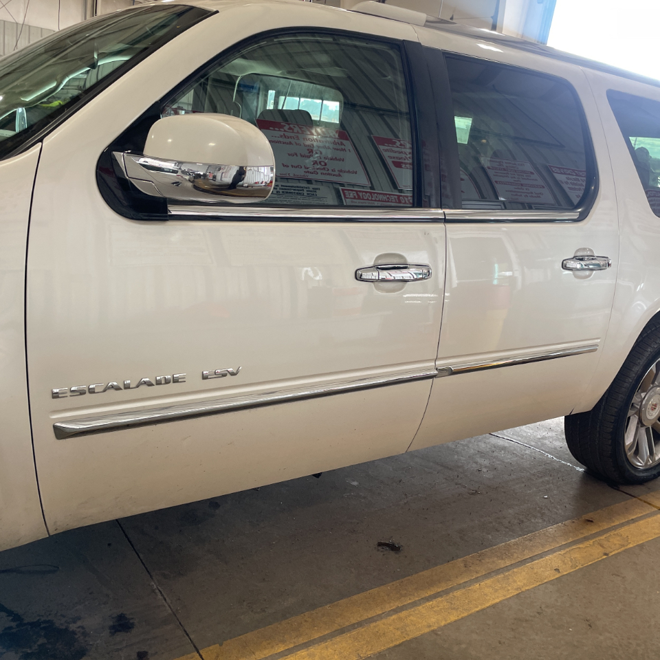 Cadillac Escalade ESV AWD 4dr Platinum Edition 2012